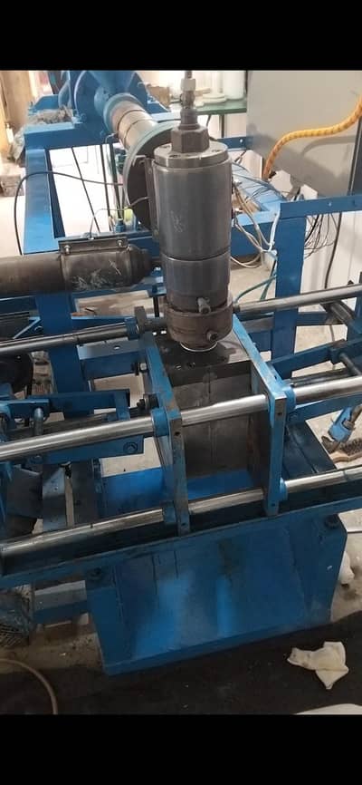HDPE blow meachine 150gm full auto reaning condetion ma