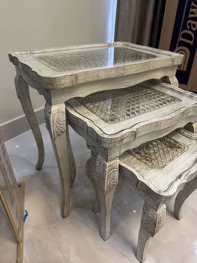 Nesting table