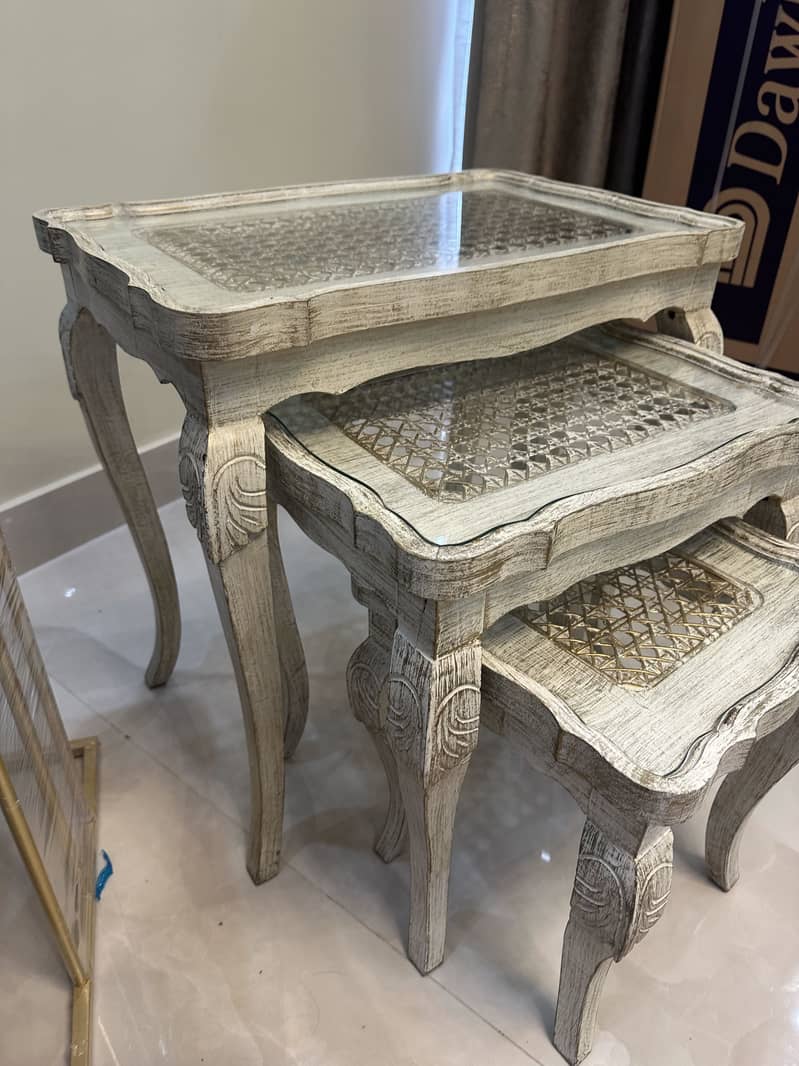 Nesting table 0