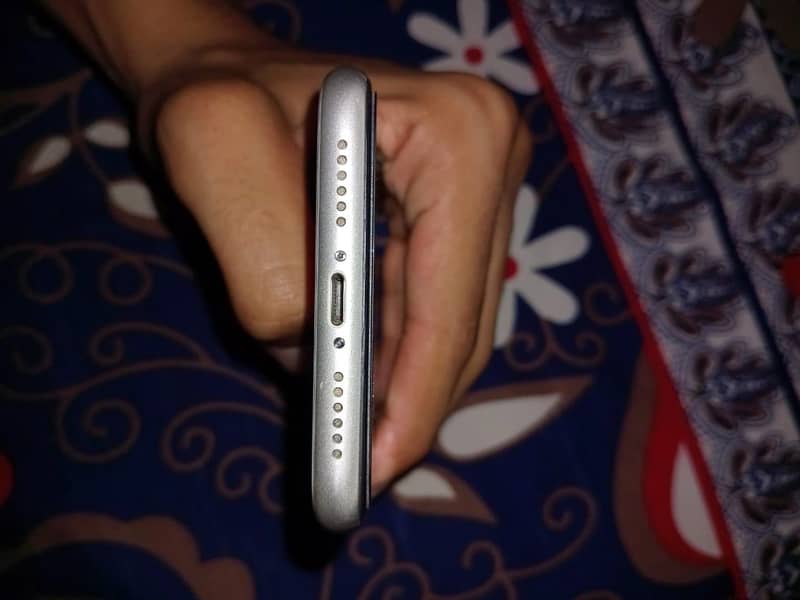 Apple iPhone 11 jv 4
