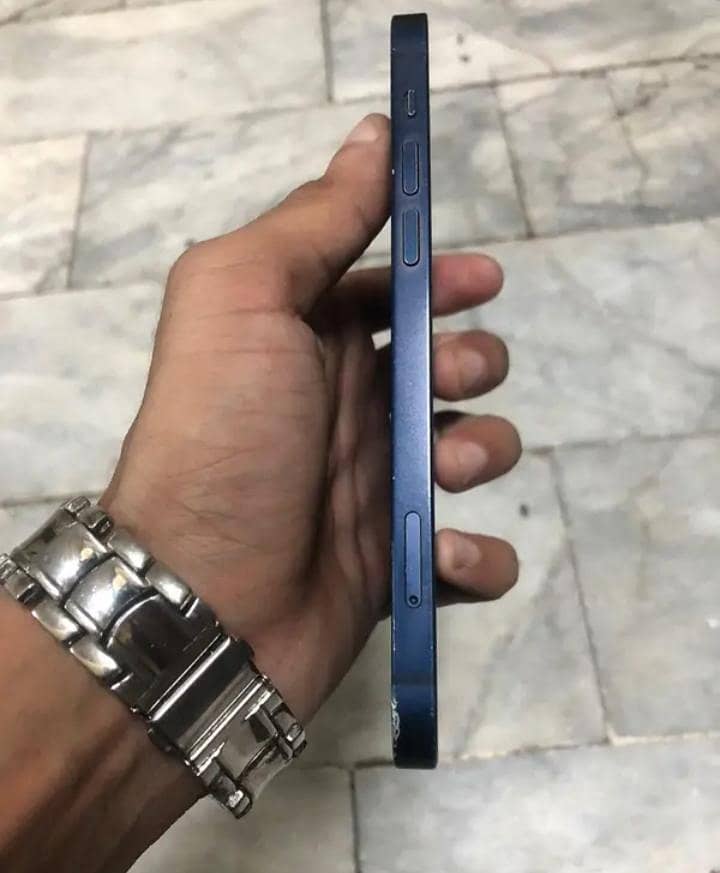 Apple iPhone 12 2