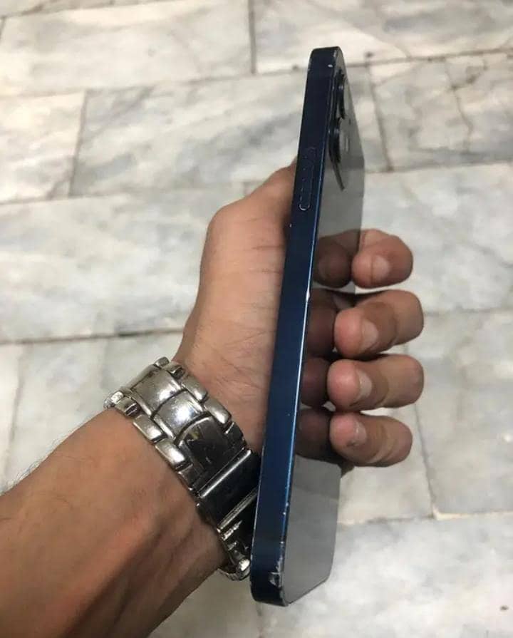 Apple iPhone 12 3