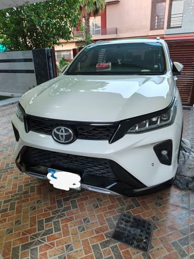 Toyota Fortuner Legender 2022