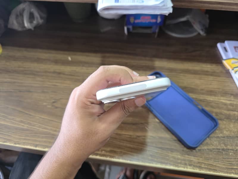 Apple iPhone 17 Pro Max 4