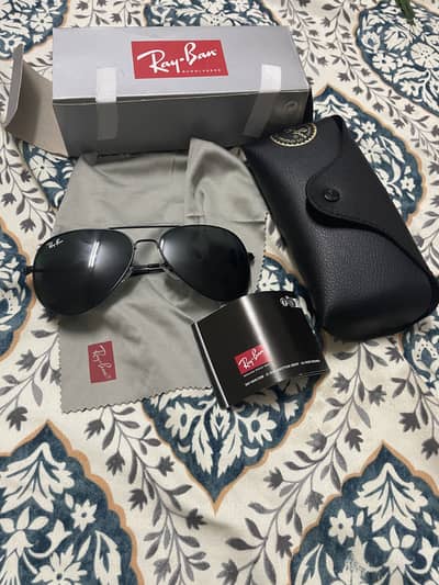 10/10 condition sunglasses