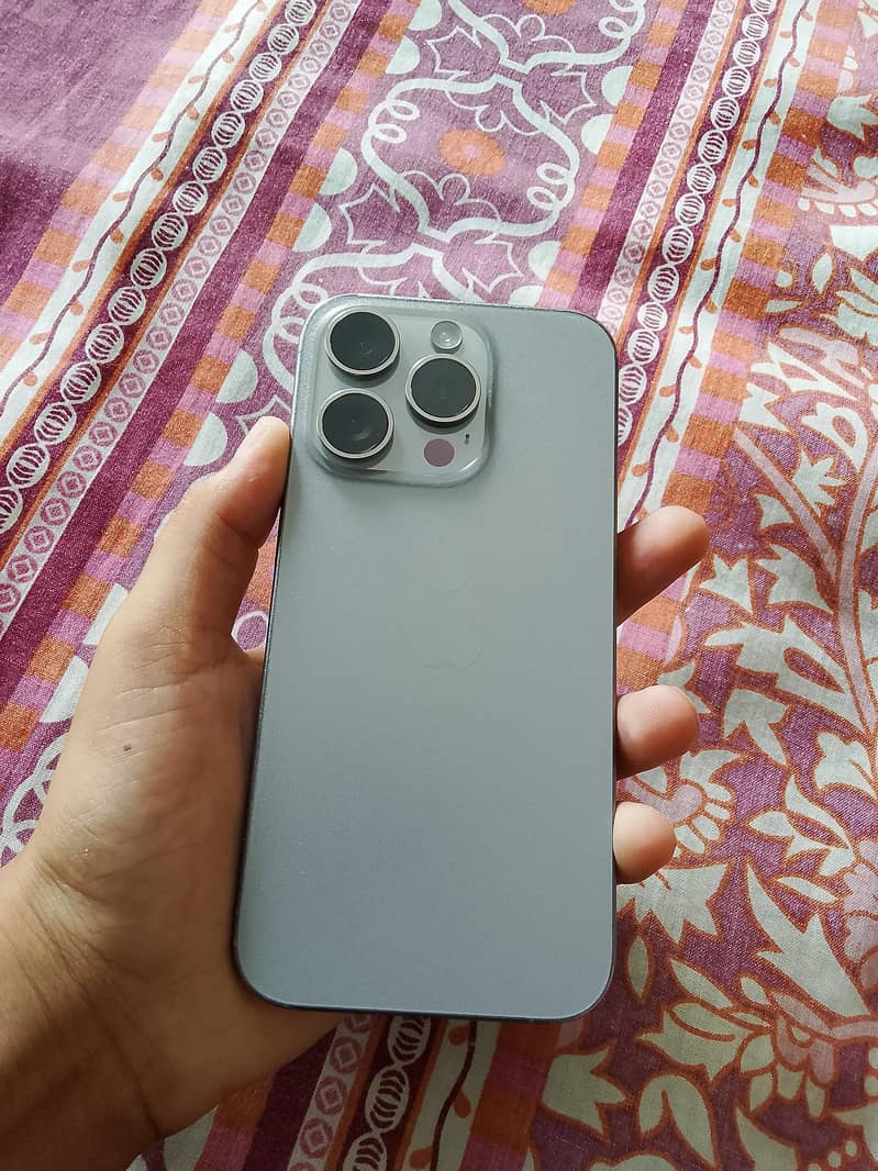 Apple iPhone 15 Pro 0