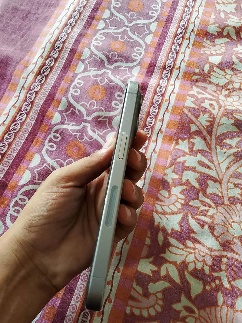 Apple iPhone 15 Pro 2