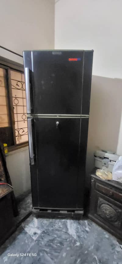 FRIDGE 10/9.9 CONDITION WHATSAPP NUMBER 032484522132