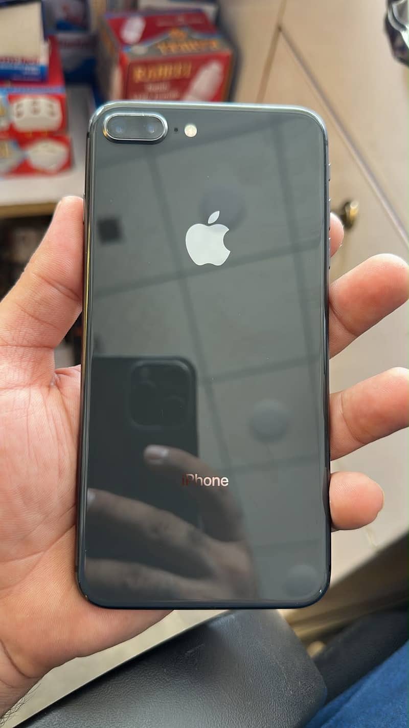 Apple iPhone 8 Plus 1