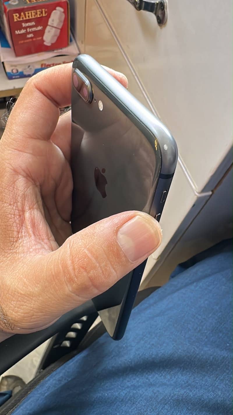 Apple iPhone 8 Plus 4