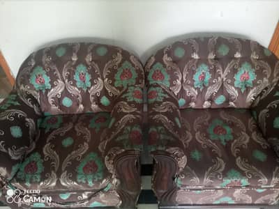 Sofa set for sale.