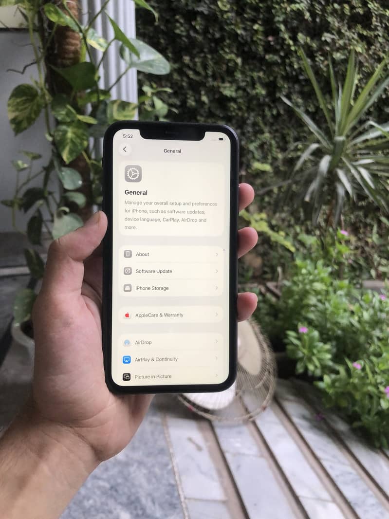 Apple iPhone 11 4