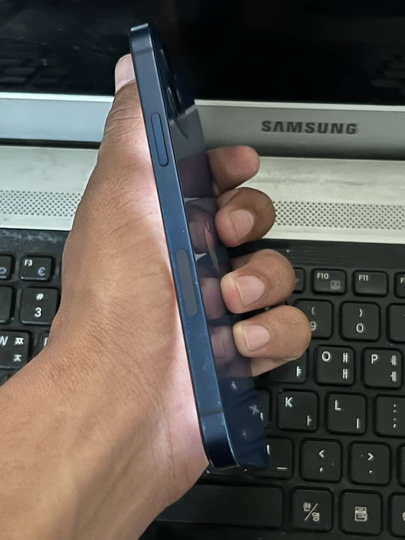 Apple iPhone 12 3