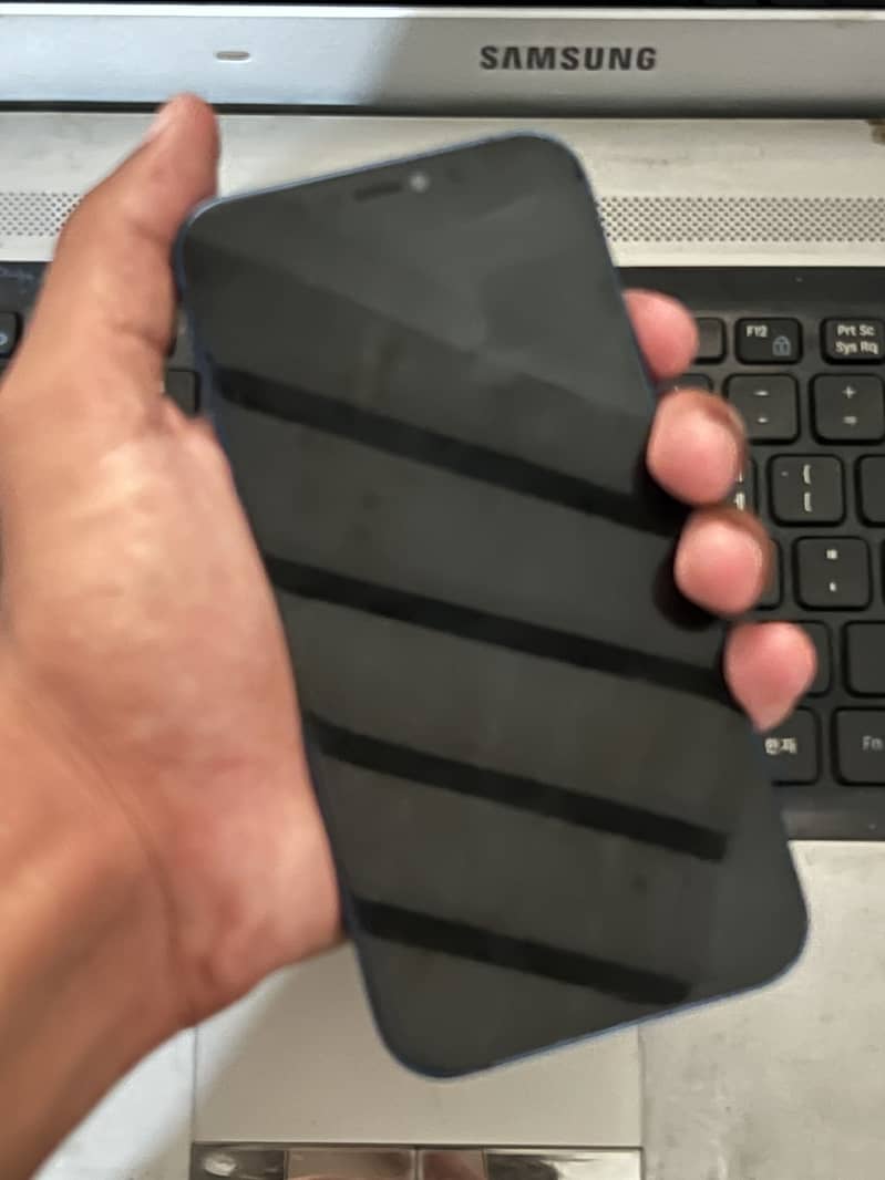 Apple iPhone 12 4