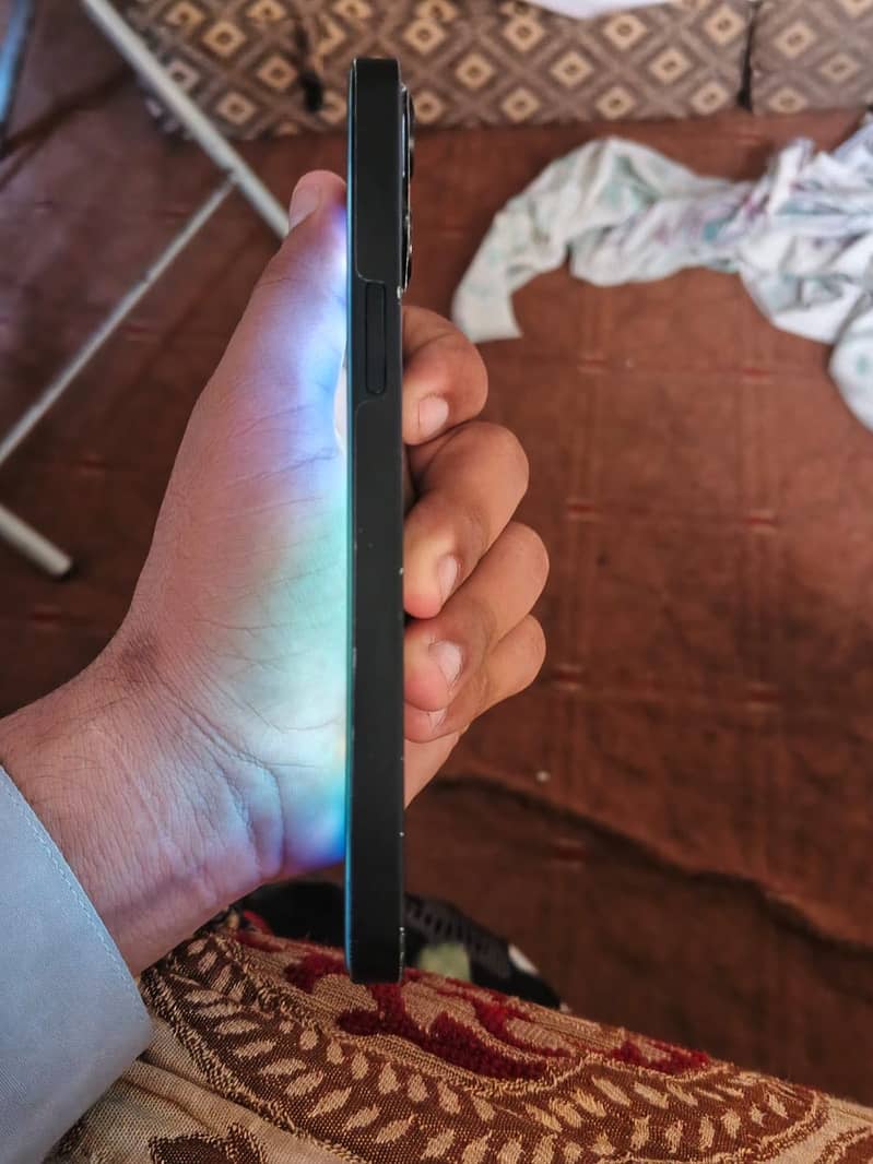 Apple iPhone 13 1