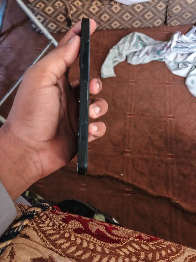 Apple iPhone 13 2