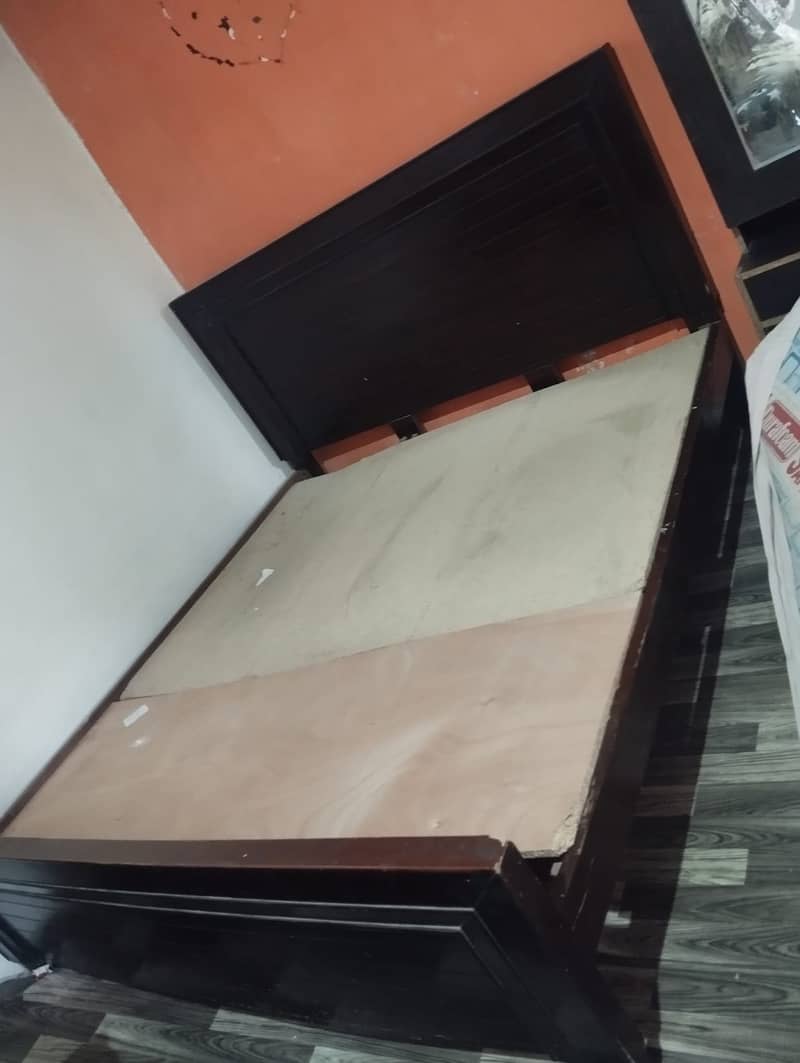 King size bed 1