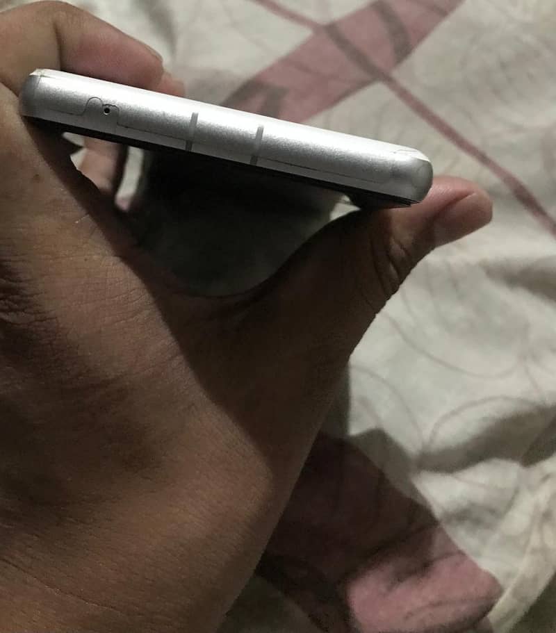 Google Pixel 7a 4
