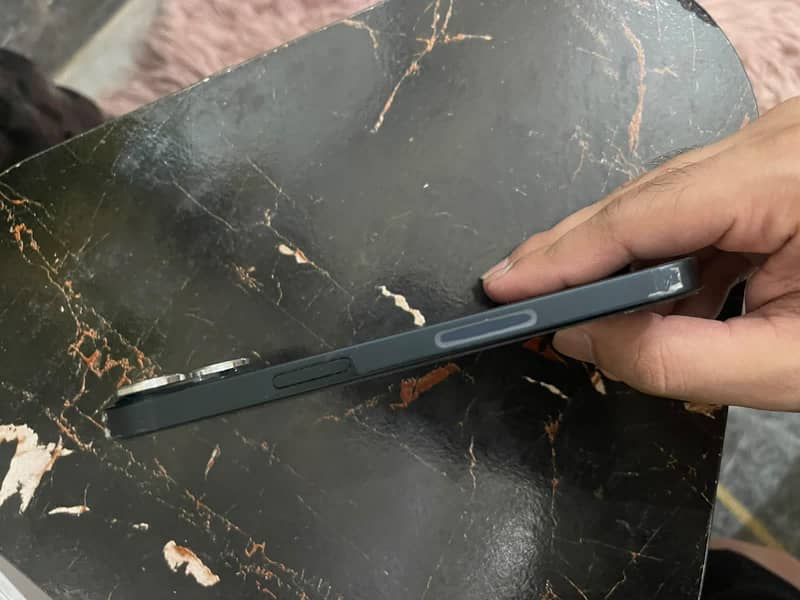 Apple iPhone 14 3