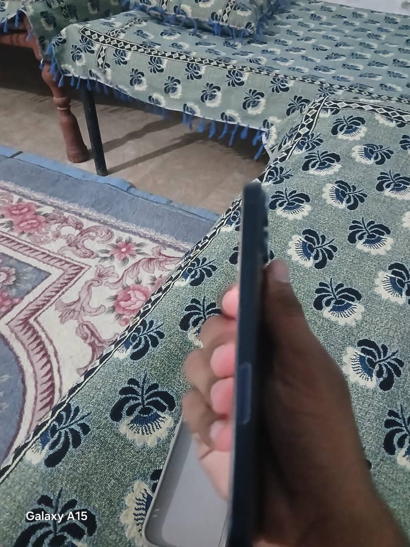 Apple iPhone 13 2