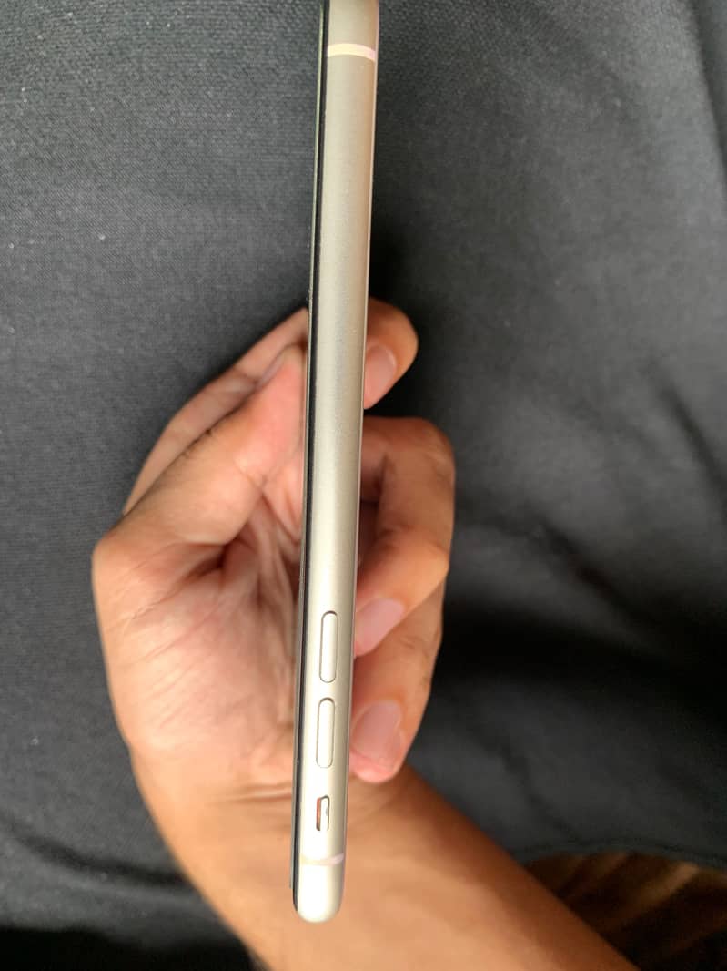 Apple iPhone 11 3