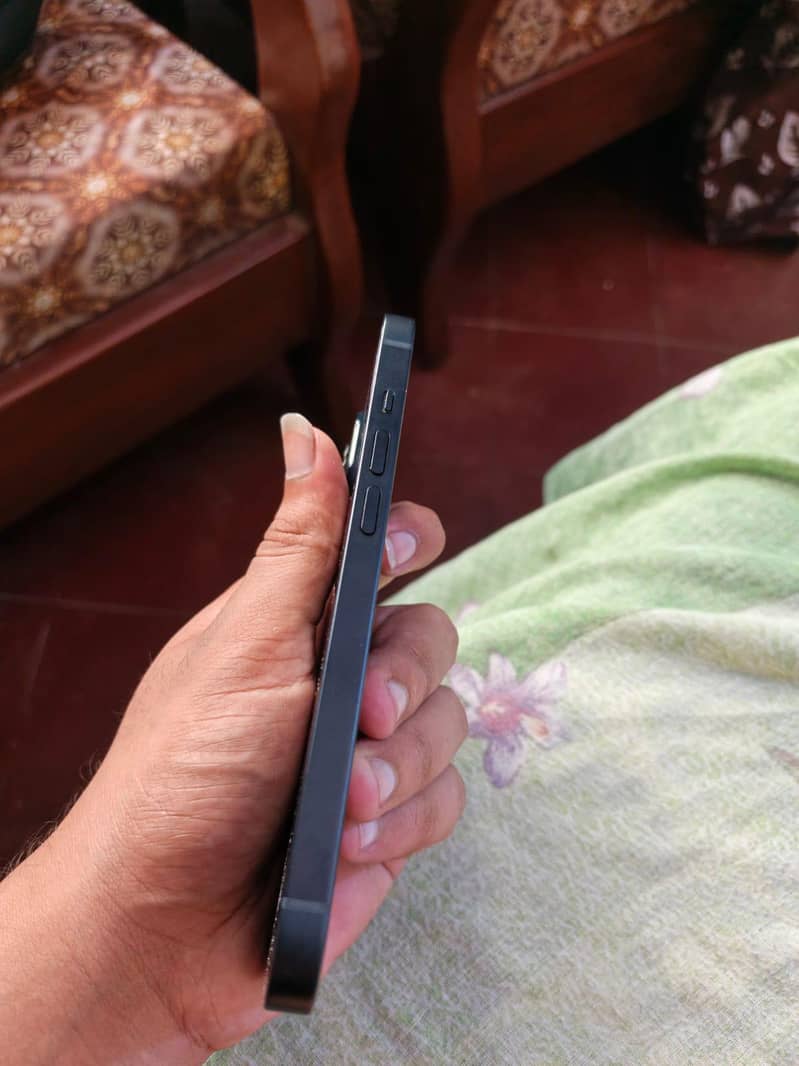 Apple iPhone 14 3