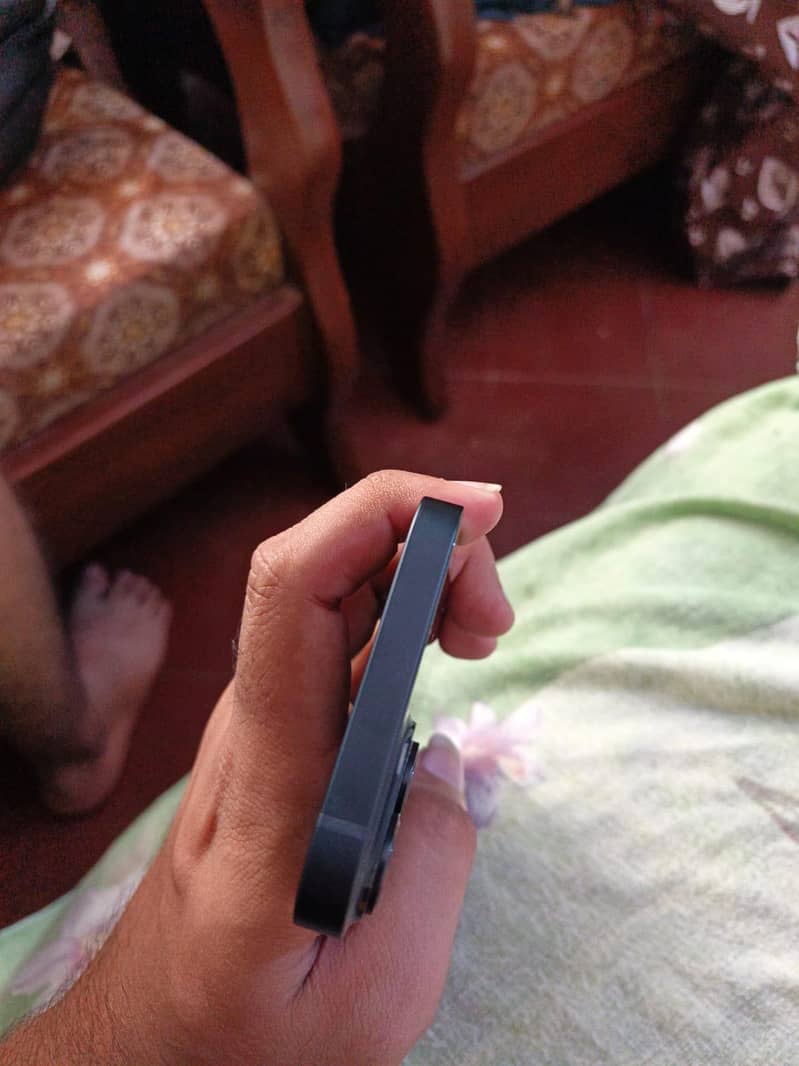 Apple iPhone 14 4