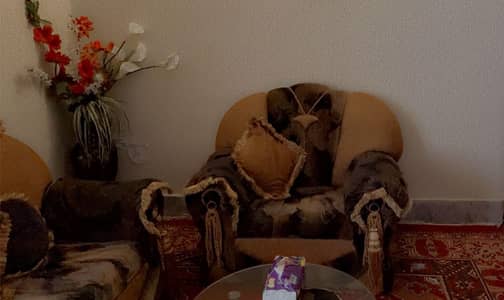i am selling my 8 seater sofa set urgently