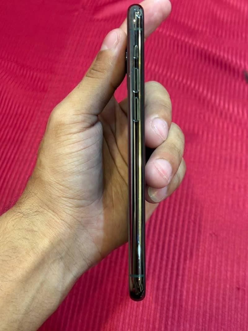 Apple iPhone 11 Pro 3