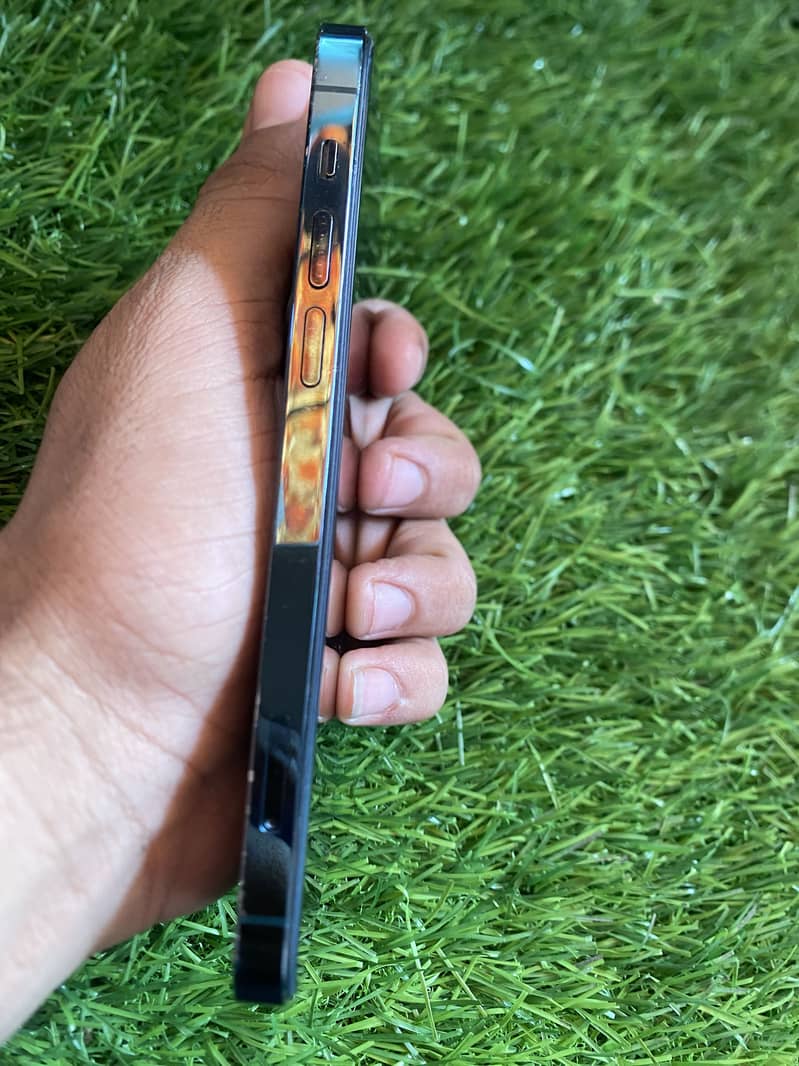 Apple iPhone 12 Pro 2