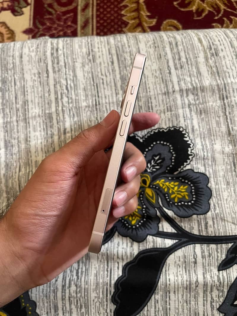 Apple iPhone 13 4