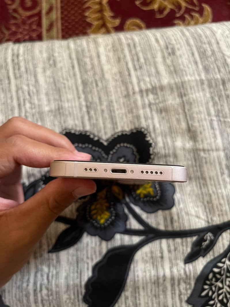 Apple iPhone 13 5