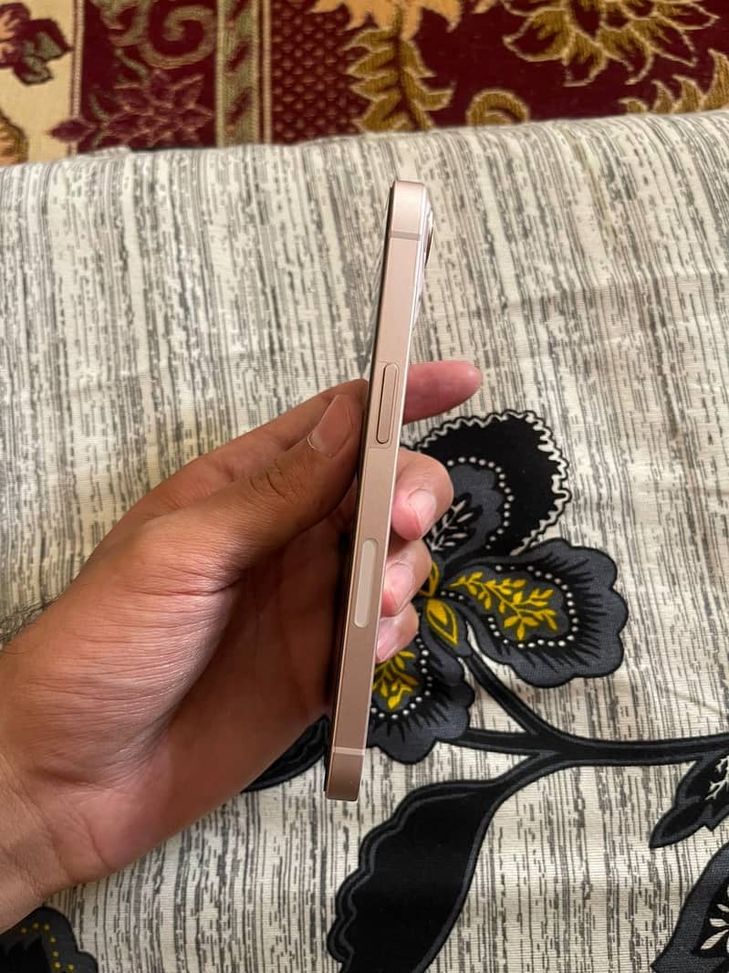 Apple iPhone 13 6