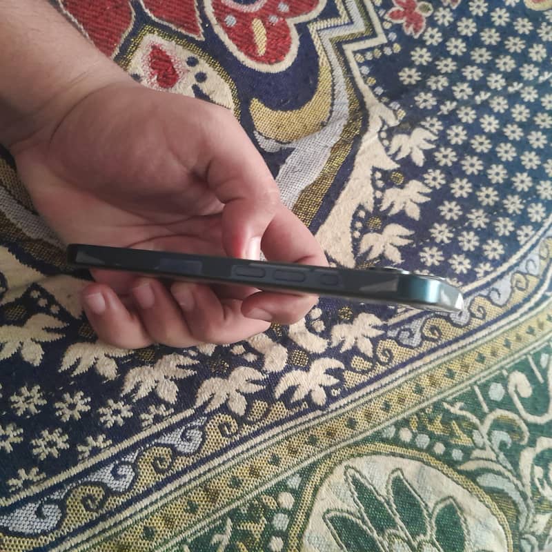 Apple iPhone 15 Pro 3