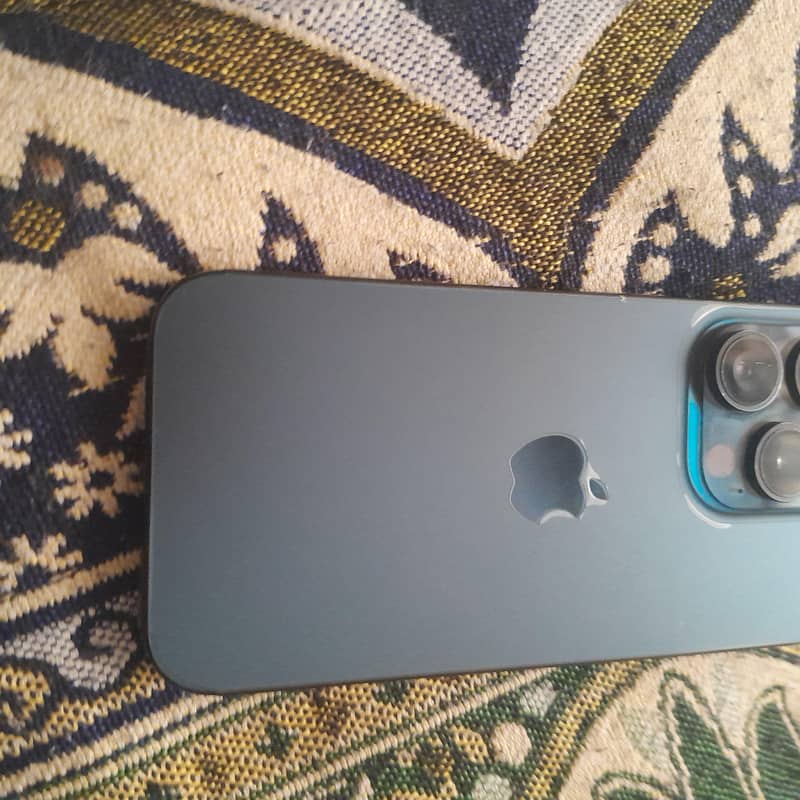 Apple iPhone 15 Pro 4