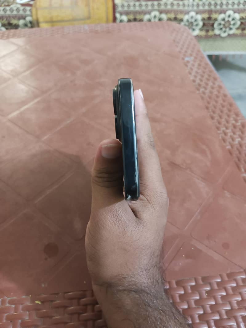 Apple iPhone 15 7