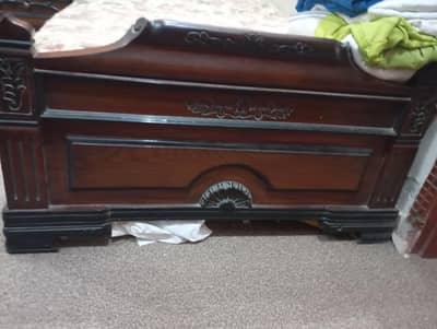2 single beds with side tables