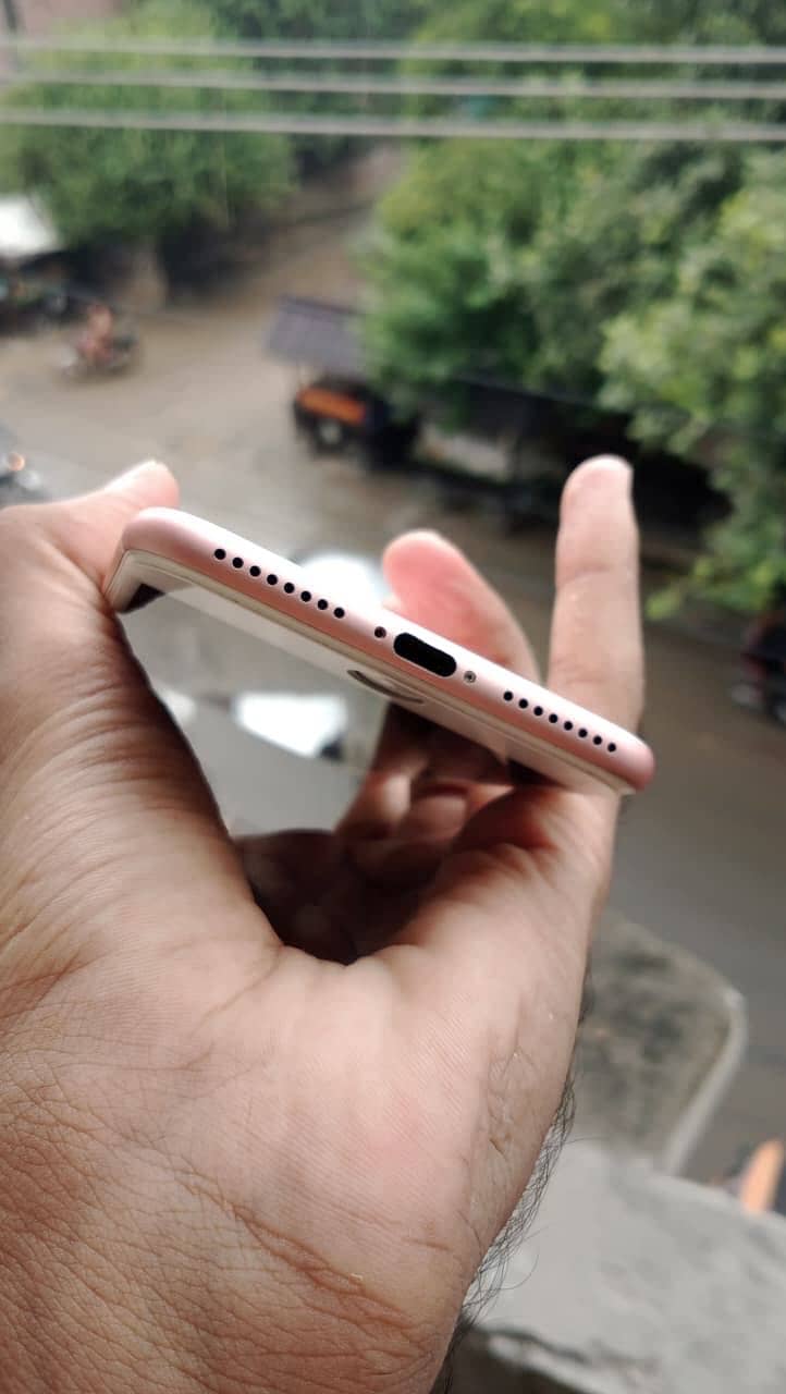 Apple iPhone 7 Plus 3