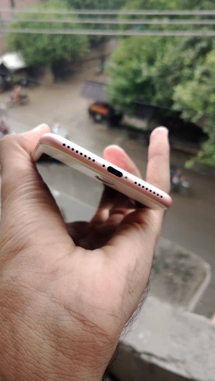 Apple iPhone 7 Plus 5