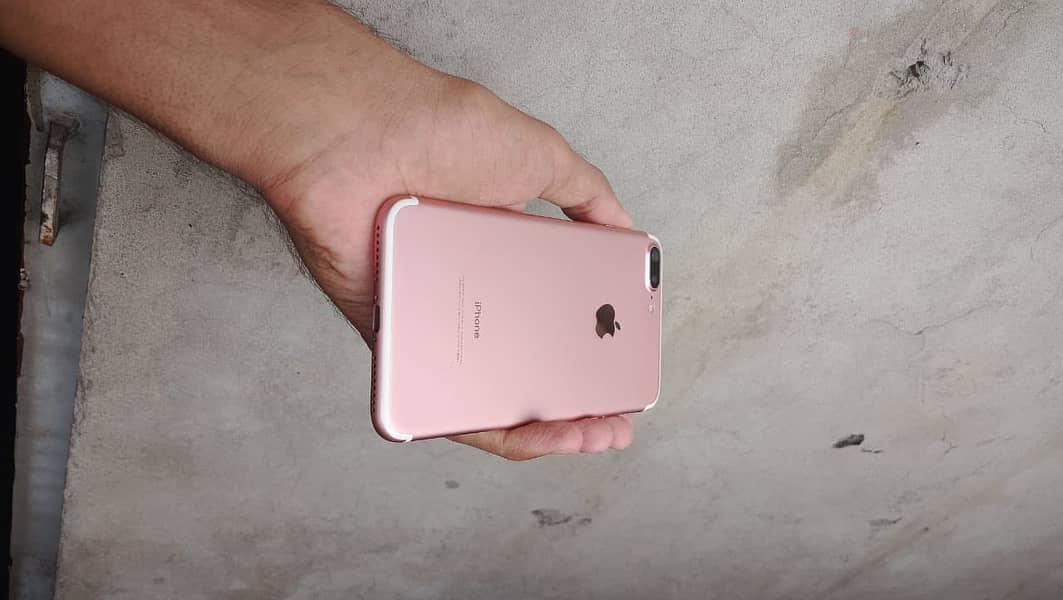 Apple iPhone 7 Plus 6