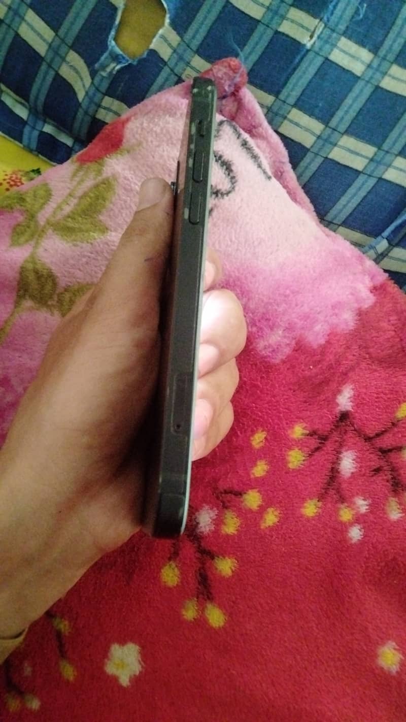 Apple iPhone 12 3