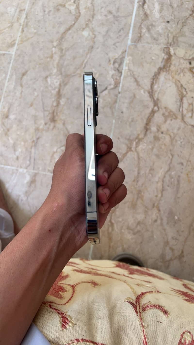Apple iPhone 13 Pro 2