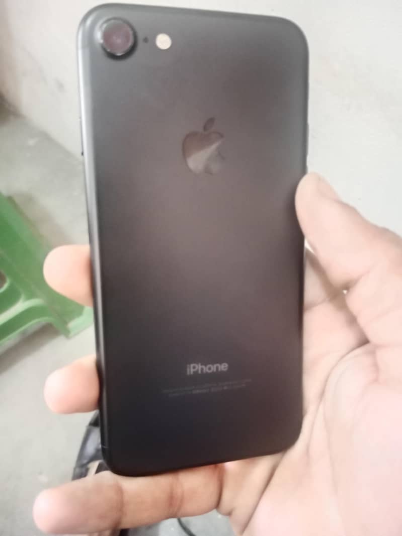 Apple iPhone 7 2