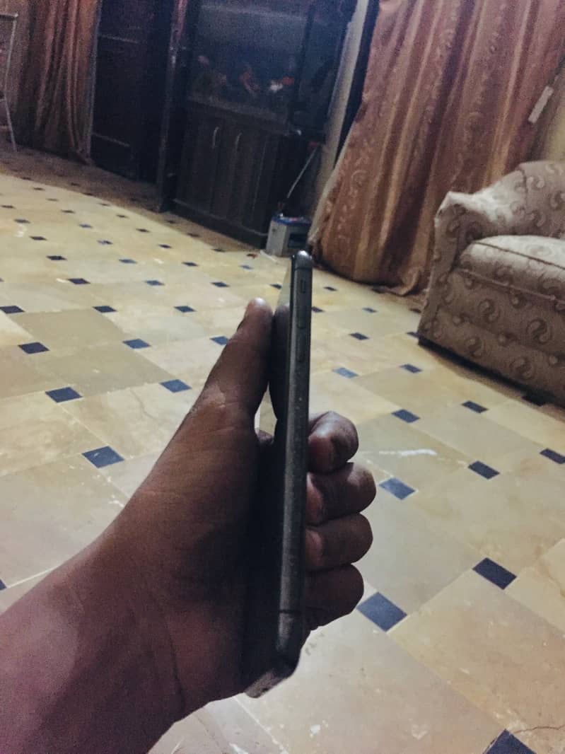 Apple iPhone X 3