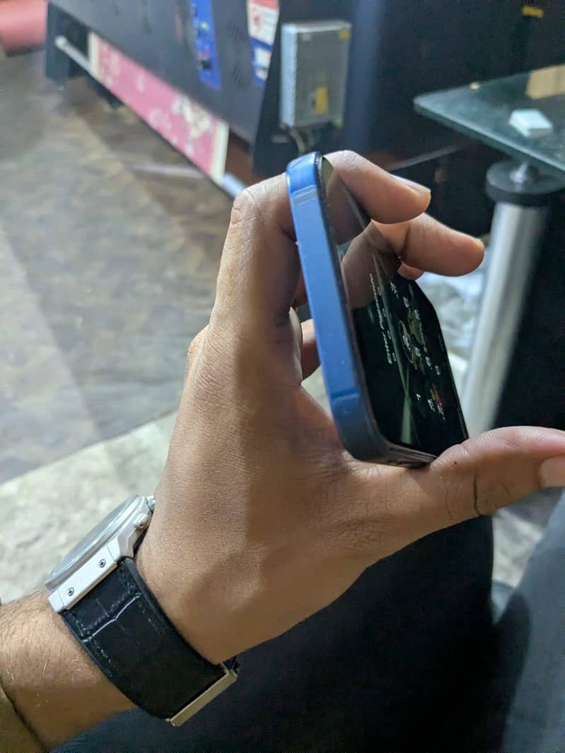 Apple iPhone 12 1