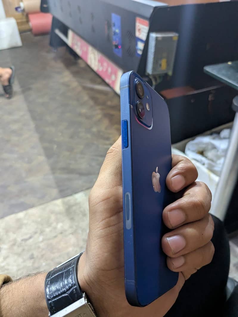 Apple iPhone 12 3