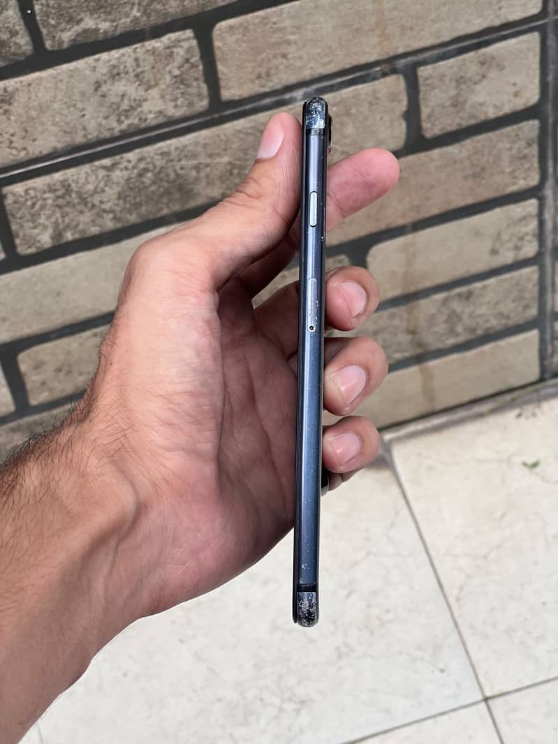 Apple iPhone 7 Plus 1