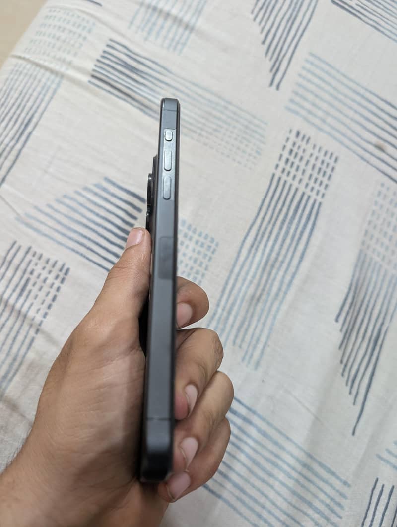 Apple iPhone 15 Pro Max 2
