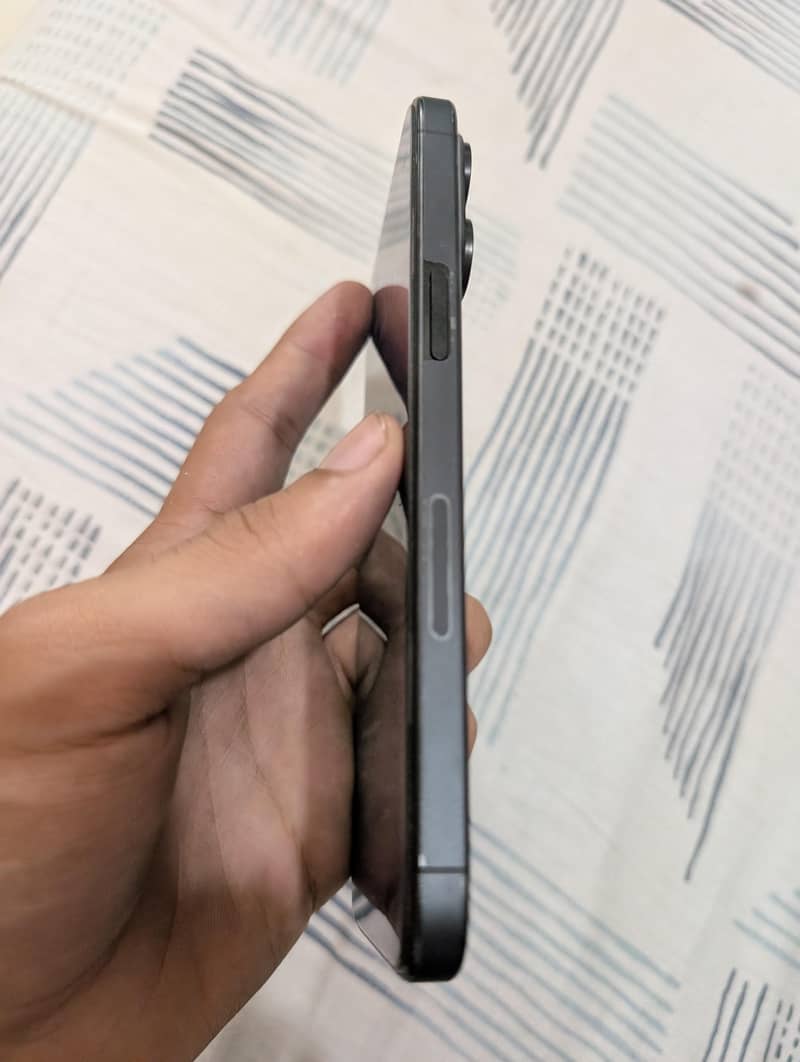 Apple iPhone 15 Pro Max 3