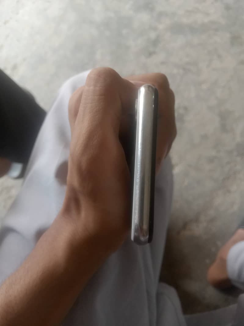 Apple iPhone X 4